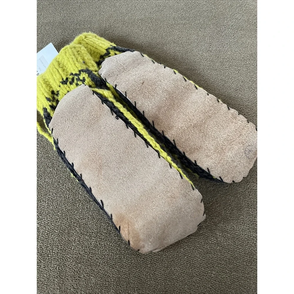 Great Outdoor Provision Co Crochet Knit Short Slipper Socks (TD)